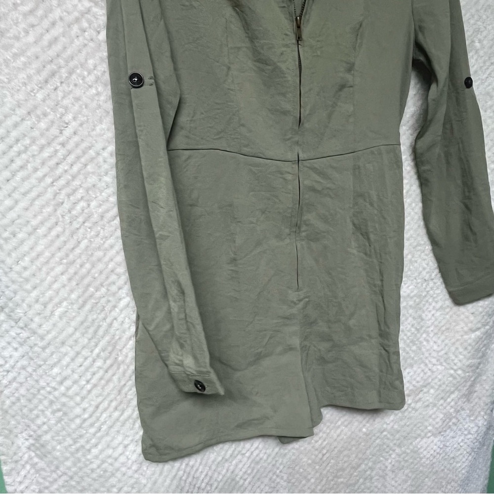 Entro Sage Green Romper with Long Sleeves and Collar Zip Up Size Small NWT - Picture 4 of 7